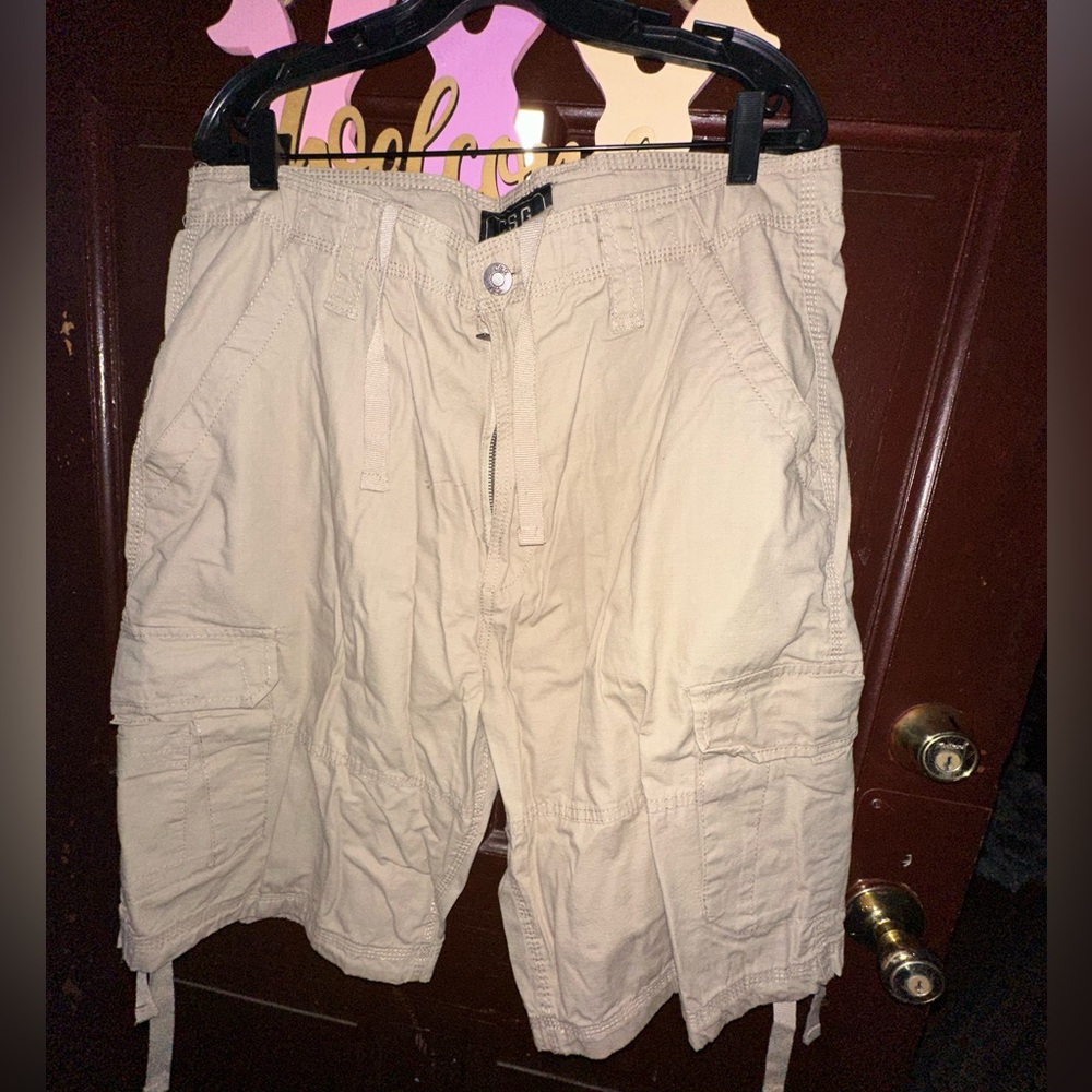 Champ sports gear Men's Beige Cargo Shorts size 38